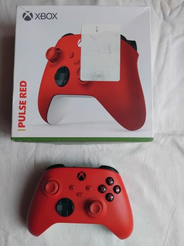 Подробнее о "Геймпад Xbox Pulse Red."